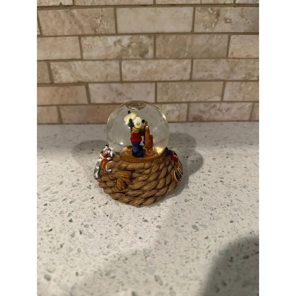 Disney Cruise Line Captain Mickey On Rope Anchor Chip ‘N Dale 2.5”Mini Snowglobe - Picture 2 of 4
